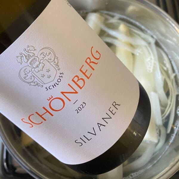 "Steengoed": Silvaner van Weingut Schloss Schönberg in Volkskrant Magazine - mixdoos - Afbeelding 2